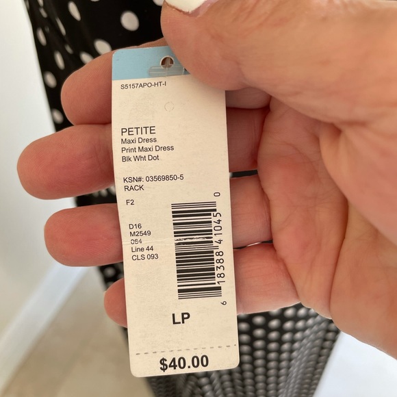 🌺 Polka-dot Maxi Dress 🌺 - Picture 6 of 7